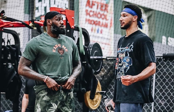 正分别在英 正分别在英